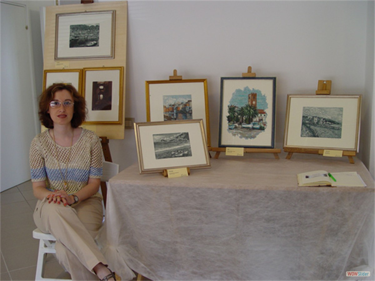 Cristina Sosio con le sue incisioni (2007)